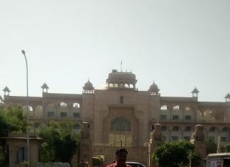 कहीं विरोध ,तो कहीं दल बदल