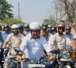 सड़क व जनता का हाल जानने मोटरसाइकिल पर निकले प्रतापसिंह खाचरियावास, जल्द खड्डा मुक्त होँगी शहर की सड़कें