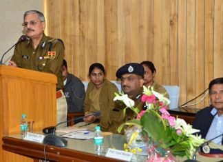 पुलिसकर्मियों के मानसिक स्वास्थ्य की कार्यशाला में इंग्लैंड से आये डॉ विमल शर्मा, कपिल गर्ग रहे मौजूद