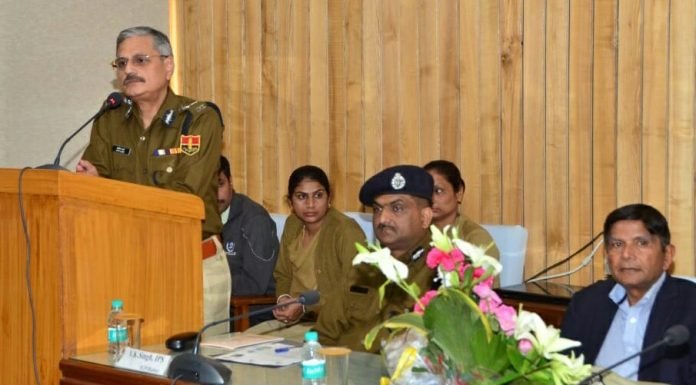 पुलिसकर्मियों के मानसिक स्वास्थ्य की कार्यशाला में इंग्लैंड से आये डॉ विमल शर्मा, कपिल गर्ग रहे मौजूद