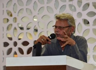 लोकतंत्र बनाम राजतन्त्र विषय पर हुई संगोष्ठी