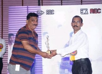 पत्रकारिता के लिए Newindia खबर के एडिटर सन्नी आत्रेय को मिला काफिला परिवारअवार्ड,डेली न्यूज़,पत्रिका के ललित तिवारी,राखी हजेला,भास्कर से अशोक थपलियाल,ज़ी न्यूज़ से अरिंदम मिश्रा आदि अवार्ड से सम्मानित होने में शामिल , देश के कई जिलों की शख्शियतों को दिया जाता है यह पुरस्कार