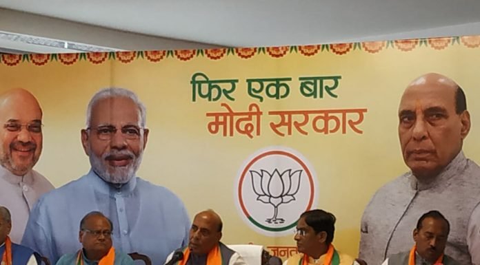 धारा 370 और 35 ए से कश्मीर को कोई फायदा नहीं, समीक्षा का समय आ गया अब :राजनाथ सिंह