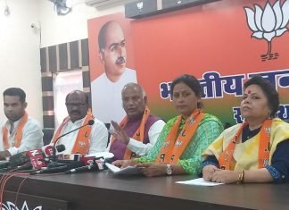 थानागाजी रेप मामले में सूबे के गृहमन्त्री को तुरन्त जवाब देना चाहिए:मदन लाल सैनी newindia खबर को अभी 8 बजे जानकारी मिली है कि मामले में देरी के कारण थानागाजी के थानाधिकारी को निलंबित कर दिया गया है,,