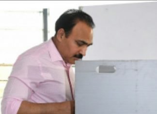 Breaking:शाम 5 बजे तक 60 प्रतिशत मतदान का अनुमान,मुख्य निर्वाचन अधिकारी आनन्द कुमार ने परिवार सहित किया मतदान,