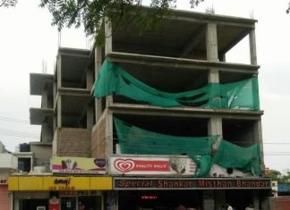 टॉप की कचौरी बेचने वाला,टॉप पर टॉप माला चढ़ाया जा रहा है,गांधी नगर मोड़, ओझाजी बाग़ स्थित शंकर मिष्ठान भण्डार कर रहा है अवैध निर्माण, रेवेन्यू व एक्वायर ज़मीन पर खड़ा हो रहा है 3 मंजिला व्यावसायिक प्रतिष्ठान, जेडीए की मिलीभगत साफ नजर आ रही है,कौन है जिम्मेदार जयपुर शहर की विश्व प्रसिद्घ बसावट की मिसाल पर अवैध निर्माणों के जरिये बदनुमा दाग़ लगाने का,