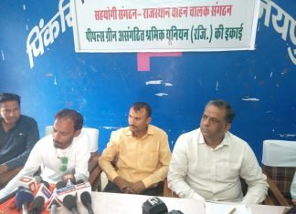 *निजी बाइक वाले डिलीवरी बॉयज को अवैध घोषित करने के विरोध में हड़ताल* दूध वाले, अखबार बांटने वालों आदि के खिलाफ क्यों नहीं अभियान चलाते,,ऐसा कोई एक्ट है ही नहीँ जिसमें बिना रजिस्टर्ड डिलीवरी गाड़ियों ,ड्राइवर का चालान हो,?