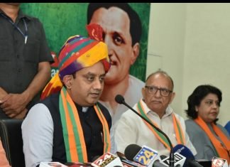 देश की जनता महात्मा गांधी की अंतिम इच्छा (आजादी के बाद कांग्रेस को समाप्त कर नये सिरे से शुरूआत करनी चाहिये) को पूर्ण करेंगी – सुधांशु त्रिवेदी