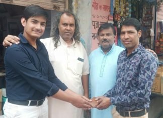 शिवम ने दिया ईमानदारी का परिचय, ब्रह्मपुरी रोड की घटना,रास्ते में मिले पर्स को उसके मालिक तक पहुंचाया,