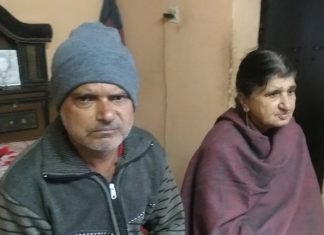 @ जयपुर, सीरियल बम ब्लास्ट,, 20 दिसम्बर 2019 को न्याय तो मिला, अपराधियों को फांसी की सजा सुनाई गई, पर पीड़ित महेश व उसकी माँ आज दो वक्त की रोटी को मोहताज है,,ईलाज के पैसे नहीं, शादी शुदा बहनों के भरोसे गुजार रहे जीवन, 12 साल में किसी ने नहीं ली सुध ,, माँ और महेश का कहना है कि बहने हमें, माँ बेटे के लिए खाना लेकर आती हैं, इससे शर्म की कोई बड़ी बात नहीं हो सकती,, आर्थिक सहायता करने के लिए paytm number 9799578828 है आप newindia खबर के नम्बर 8302118183 ,वट्सअप 8107068124 पर भी सम्पर्क किया जा सकता है या प्लाट नम्बर 50/132 मानसरोवर क्षिप्रा पथ पर व्यक्तिगत सम्पर्क कर सकते हैं,