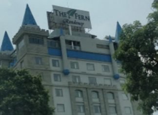 गोविंद मार्ग ,जनता कॉलोनी स्थित #द फर्न रेजिडेंसी होटल # ऊंचे रसूखदारों व पैसे के बल पर कर रहा है अवैध निर्माण, किसकी शह पर,,बावजूद इसके अवैध निर्माण का स्टे है, पीछे 35 से 40 कमर्शियल सिलेन्डर रखे रहते हैं , कॉलोनी में कभी भी हो सकता है बड़ा हादसा,, भूखंड संख्या 13 गोविंद मार्ग द फर्न होटल कि मालकिन नीता जगतानी ने,मोती डूगरी जोन में दे रखा है, अवैध निर्माण नहीं करने का लिखित पत्र ,बावजूद इसके तीनों दिशाओं में सेट बैक नहीं छोड़कर चल रहा है अवैध निर्माण,कौन है इस गोरखधंधे में, पीछे का हिस्सा कब होगा ध्वस्त,, न्यू इंडिया खबर की रहेगी पैनी नजर ,,,सीरीज -1st