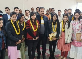 यू. जी. सी नेट परीक्षा उत्तीर्ण होने पर छात्रों तथा अध्यापको को परिवहन मंत्री ने किया सम्मानित |