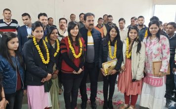 यू. जी. सी नेट परीक्षा उत्तीर्ण होने पर छात्रों तथा अध्यापको को परिवहन मंत्री ने किया सम्मानित |