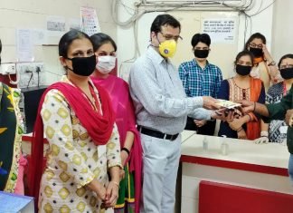 कोरोना को मिटाना है,देश को बचाना है, दी राज लक्ष्मी महिला बैंक, सी.ई.ओ. इकबाल खान