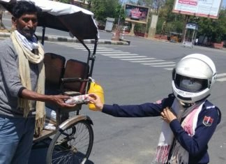 पुलिस कमिश्नरेट की निर्भया स्क्वॉड ने भी बाटे फूड पैकेट,सामाजिक सरोकार में बढ़ाये कदम,,