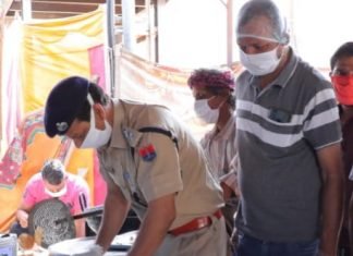 एसीपी,सुनील शर्मा ने बेली पुडिय़ाँ ,,कलमकार मंच की रसोई में,, जरूरतमंद 3000 लोगों के लिए बन रहा है खाना