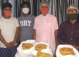 *टीम कलमकार ने खाने के पैकेट के साथ वितरित किये, हजार घेवर*- कलमकारों और जनसहयोग से जरूरतमंदों तक नियमित पहुँच रहा है भोजन – मुख्यमंत्री के विशेषाधिकारी आफरीदी ने इस मुहिम से जुडऩे की अपील की