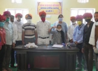 ग्राम पंचायत मांचवा के प्रांगण में कोरोना योद्धाओ का सरपंच जगदीश प्रसाद वर्मा ने साथियों आदि के साथ किया सम्मान