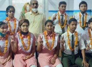जय दुर्गा सीनियर सेकेंडरी स्कूल के छात्रों ने बोर्ड परीक्षा परिणाम में मारी बाज़ी, स्कूल निदेशक ने की 4 टॉपर छात्र- छात्राओं को एक्टिवा देने की घोषणा ,,