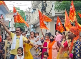 सेक्टर 11 मालवीय नगर में राम जन्मभूमि के शिलान्यास पर अमृत ग्रुप ने ढोल नगाड़ों के साथ मनाया उत्सव, उपस्थित जनसमूह ने दिए जलाकर उत्साहवर्धन किया