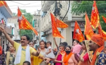 सेक्टर 11 मालवीय नगर में राम जन्मभूमि के शिलान्यास पर अमृत ग्रुप ने ढोल नगाड़ों के साथ मनाया उत्सव, उपस्थित जनसमूह ने दिए जलाकर उत्साहवर्धन किया