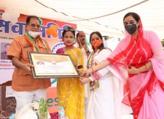 सनातन सेवा समिति द्वारा अटल पार्क में स्वतंत्रता दिवस के उपलक्ष में झंडारोहण के साथ देशभक्ति का नजारा पेश किया गया,,