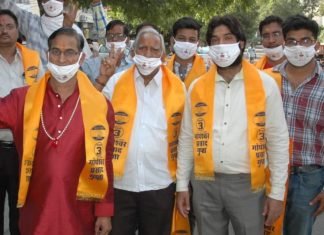 वार्ड 90 के निर्दलीय प्रत्याशी *गोपी* बडो का सम्मान,छोटों से प्यार करने व हम उम्र से दोस्ताना निभाने का हुनर रखते है, इसलिए जीत के आसार बनते है,,