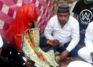 समाज हित में सच को सच, गलत को गलत दिखाता है न्यू इंडिया खबर,, इसी क्रम में कोरोना लॉकडाउन से लेकर आज भी मानवता का धर्म व सामाजिक सरोकार को निभाने का कोई मौका नहीं चूकते ब्रह्मपुरी थाना अधिकारी भरत सिंह राठौड़, आज भी गरीब मुस्लिम परिवार की बेटी,नाजरीन का निकाह अपने खर्चे से करवाया,, पुलिस की उजली तस्वीर,,