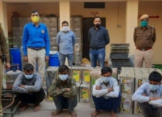 विश्वकर्मा औद्योगिक क्षेत्र में नकली घी बनाने की फैक्ट्री पकड़ी,चार मुलजिम हुए गिरफ्तार,रसगुल्ले के कार्टून के अंदर नकली घी के पीपो की होती थी सप्लाई,सरस,जय श्री कृष्णा, महान आदि ब्रांड का हो रहा था निर्माण,हेड कांस्टेबल करण सिंह की सूचना पर हुई कार्यवाही,,