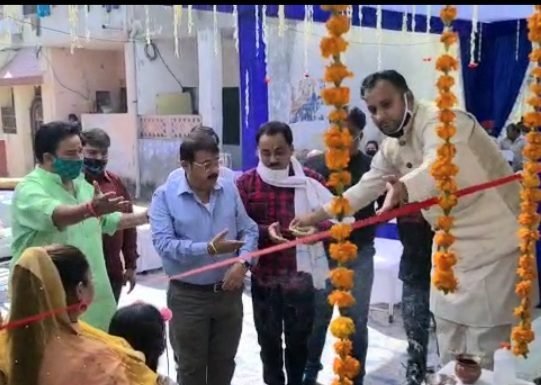 मालवीय नगर, सेक्टर 11 में खुला, अमृत डिपार्टमेंटल स्टोर,,