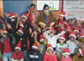 सभी धर्मों की संस्कृति से सजा हमारा हिंदुस्तान,,, इसी सनातन संस्कृति को साकार कर बच्चों को आज गिफ्ट्स बांटे गये,,