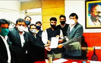 रजिस्ट्रार संस्थाएं कार्यालय को मिनी सचिवालय परिसर में लाने के लिए वकीलों का प्रतिनिधिमंडल ने जयपुर के संभागीय आयुक्त समित शर्मा को दिया ज्ञापन,,