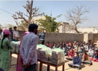 जय गुरु देव बाबा उमाकांत जी महाराज द्वारा गणतंत्र दिवस पर हजारों बच्चों को शाकाहारी स्वादिष्ट भोजन वितरण,,,