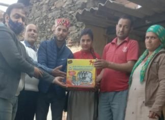 पीरियोडिकल प्रेस ऑफ़ इंडिया ने फिर एक बार सामाजिक सरोकार की परम्परा का निर्वहन करते हुए , पीपीआई दिल्ली प्रदेश अध्यक्ष व हिमाचल प्रभारी राजेश ठाकुर ने मंडी जिला के पंडोह इलाके के निवासी हेतराम की बेटी की शादी के लिए सहयोग दिया,,