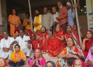 दक्षिण मुखी बालाजी मंदिर हाथोज धाम से स्वामी श्री बालमुकुंद आचार्य जी महाराज ने वृंदावन धाम के लिए यात्रा को किया रवाना,,