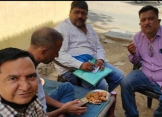 पीपीआई प्रतिनिधि मंडल ने की रामस्वरूप से मुलाकात,, पहल करते हुए बीमार पत्रकार रामस्वरूप वर्मा को होली की मिठाई स्वरूप भेंट की सहयोग राशि,, बकौल राम स्वरूप प्रतिष्ठित दैनिक के प्रबंधन ने अभी तक नहीं पूछे हाल चाल,,