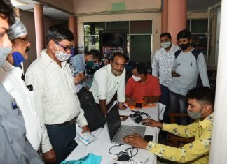 मुख्यमंत्री चिरंजीवी योजना 83 सदस्यों का 5 लाख का कैशलेस बीमा 17 परिवारों का बना जनआधार कार्ड,, प्रेस क्लब में लगा कैंप शुक्रवार को भी रहेगा जारी,,