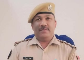 अंकल आज मेरा जन्मदिन है मुझे केक चाहिए,, झोटवाड़ा थाना इंचार्ज विक्रम सिंह राठौड़ ने जब यह बाल मनुहार सुनी तो उन्होंने बच्चे के घर केक पहुंचा कर खुशियों की सौगात दी,,