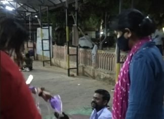 साकार महिला विकास समिति द्वारा कोरोना काल में निरन्तर अमृत प्रशादी का वितरण किया जा रहा है ,आज मास्क भी बाँटे गये,,