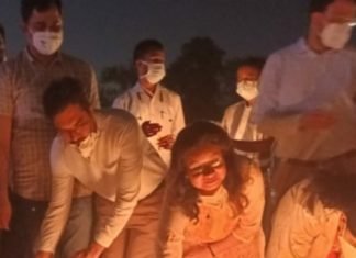 एसएमएस हॉस्पिटल में देश का पहला करोना हेल्थ वॉरियर्स स्मारक स्थापित होगा,चिकित्सा मन्त्री ने की घोषणा, जूनियर्स व सीनीयर्स सभी मेडिकल स्टूडेंट्स व राजस्थान राज्य नर्सेज एसोसिएशन आदि ने खुशी जाहिर की, कैडल जलाकर शहीद हुए कोरोना हैल्थ वारियर्स को श्रद्धांजलि भी दी गई,,,