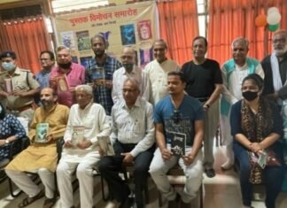 ‘पुस्तक विमोचन’ के समारोह में हुआ आठ किताबों का विमोचन,,, किताब पाठकों तक नहीं पहुँचे तो लिखना बेकार – मिश्रा,
