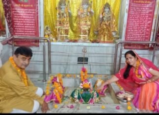 सोमेश्वर महादेव मंदिर परिवहन नगर खातीपुरा में सावन माह के पावन पर्व पर किया गया भव्य श्रृंगार,,