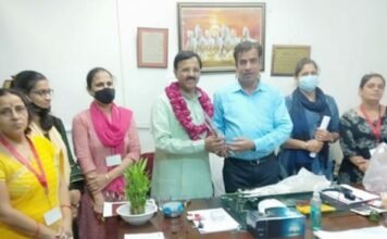 ख्वाजा गरीब नवाज़ दरगाह कमेटी अजमेर, अल्पसंख्यक मंत्रालय, भारत सरकार ,के डिप्टी चेयरमैन, मुनव्वर खान का दी राज लक्ष्मी महिला अर्बन को ऑपरेटिव बैंक के सी ई ओ मोहम्मद इकबाल खान ने किया स्वागत,