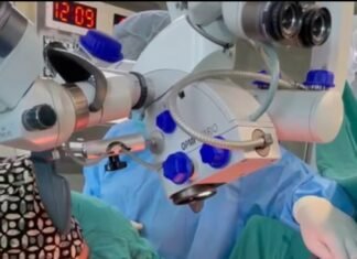 नारायणा सुपर स्पेशियलिटी हॉस्पिटल जयपुर में डॉक्टरों ने निकाला ब्रेन ट्यूमर, मरीज़ होश में जपता रहा,गायत्री मंत्र, देखने को मिला विज्ञान और आस्था का अनूठा संगम,,