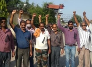 11 सूत्री मांगों को लेकर रोडवेज कर्मचारियों ने काली पट्टी बांधकर किया विरोध ,, 13 अगस्त को भी प्रदर्शन जारी रहेगा,,