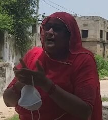 महिला व उसके 10 साल के बेटे को बीच मझदार में छोड़ा, पीडित महिला ने ससुराल वालों पर पति को बरगलाने व अलग कर संपत्ति हड़पने का लगाया आरोप,,,,अब पत्नी को पति से मिलने से रोका जा रहा है,,