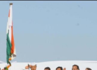 मुख्यमंत्री अशोक गहलोत ने बड़ी चौपड़ पर ध्वजारोहण के अवसर पर कहा कि नफरत फैलाने वाली ताकतों को देना होगा मुंहतोड़ जवाब,,