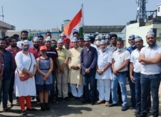 आम आदमी पार्टी ने प्रदेशभर में मनाया स्वतंत्रता दिवस-दीपक जलाकर शहीदों को किया नमन-किसान आंदोलन के समर्थन में काले कानून बिल की प्रतियां फाड़ी,,