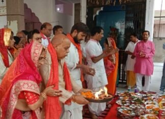 मंदिर श्री बैकुंठ नाथ पिपलेश्वर महादेव प्रेम नगर झोटवाड़ा में विशाल सहस्त्रधट का आयोजन स्वामी श्री बालमुकुंद आचार्य जी महाराज के सानिध्य में संपन्न,,