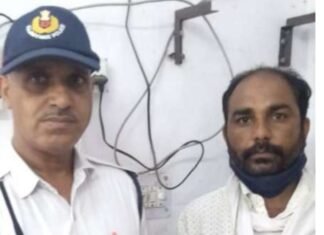 1930, मन्नालाल हैड कांस्टेबल यातायात ने ईमानदारी का दिया परिचय, उपायुक्त यातायात,श्वेता धनकड ने मन्नालाल को शाबाशी दी साथ ही उचित रिवार्ड का आश्वासन दिया,,